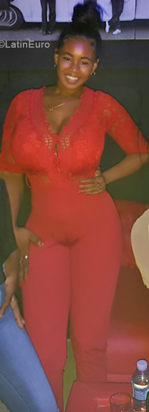 Date this stunning Cuba girl Lisandra from Havana CU724