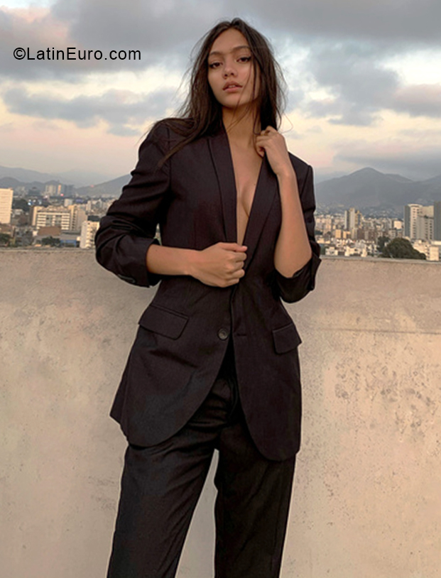 Date this charming Peru girl Maria from Lima PE1658