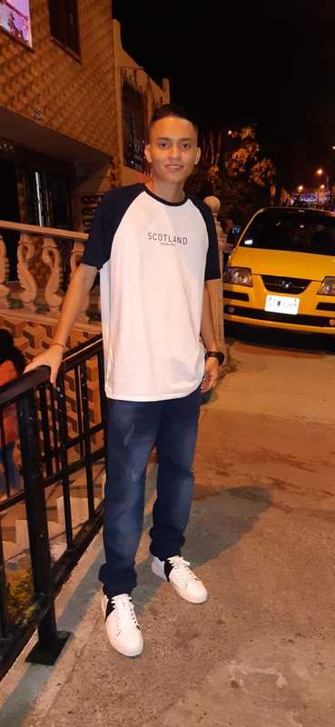 Date this funny Colombia man Mateo David from Medell&iacute;n CO28512