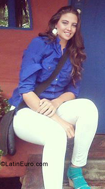 Date this nice looking Venezuela girl Liganne from Caracas VE3483