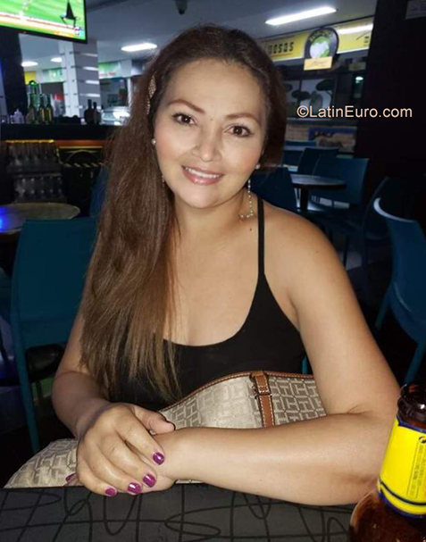 Date this sultry United States girl Yamile from Miami CO29539