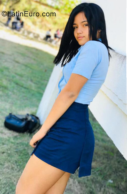 Date this good-looking Cuba girl Angie from Havana CU746