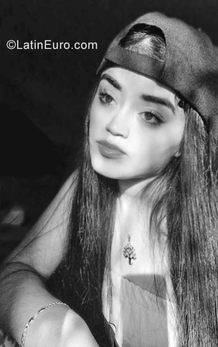 Date this foxy Mexico girl Jennifer from Cozumel MX2204