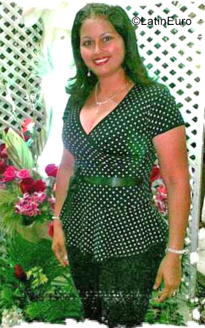 Date this sensual Venezuela girl Crisvelyis from Anaco VE3652