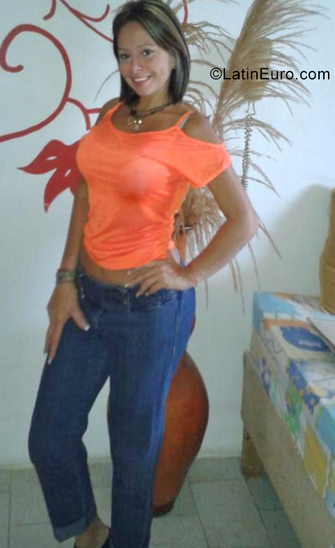 Date this fun Venezuela girl Rasi from Maracay VE3654
