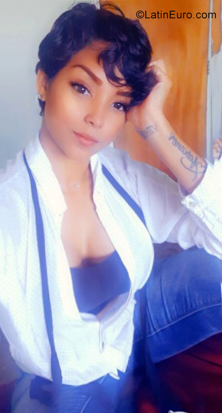 Date this sensual Venezuela girl Dubrey from Caracas VE3668