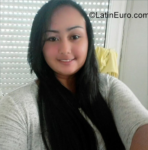 Date this sultry Colombia girl Estefana from Santa Marta CO29164
