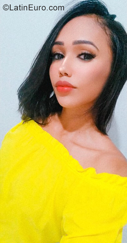 Date this foxy Brazil girl Thailene from Ipiau BR11302