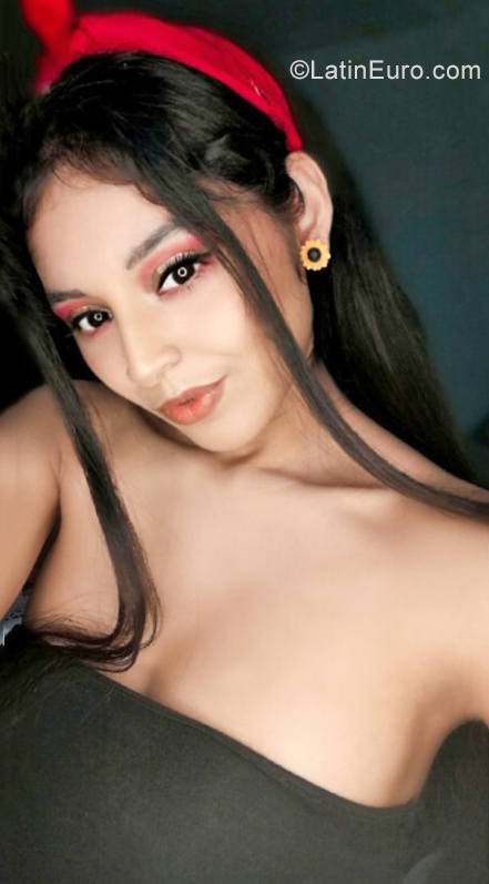 Date this nice looking Peru girl Claudia from Santiago De Surco PE1940
