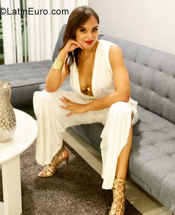 Date this fun Panama girl Mariel from Panamá PA1261