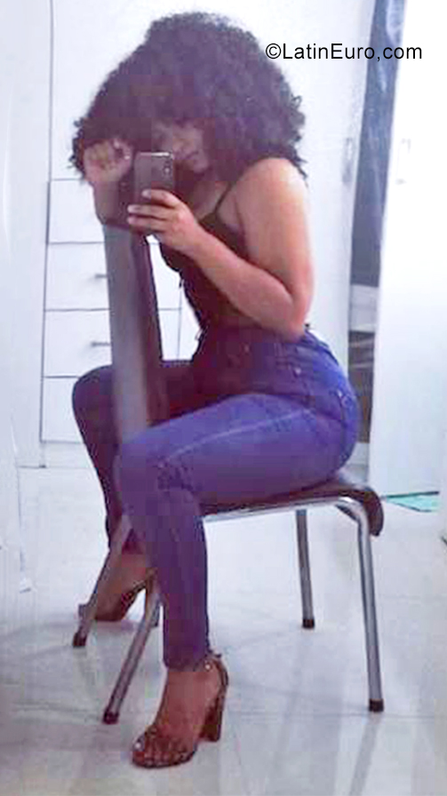 Date this fun Ecuador girl Ashon from Esmeraldas EC711