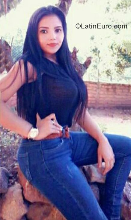 Date this passionate Honduras girl Salma Karina from Tegucigalpa HN2898