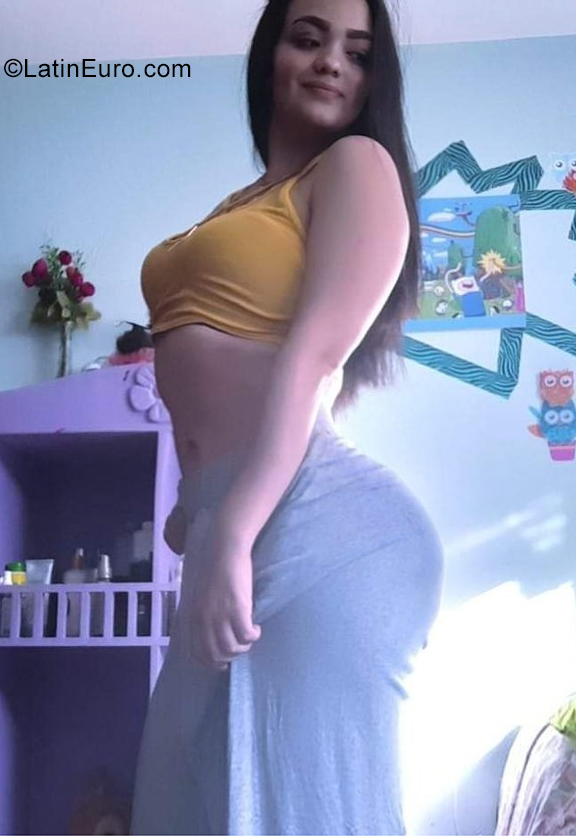 Date this pretty Ecuador girl Jaely from Quito EC737