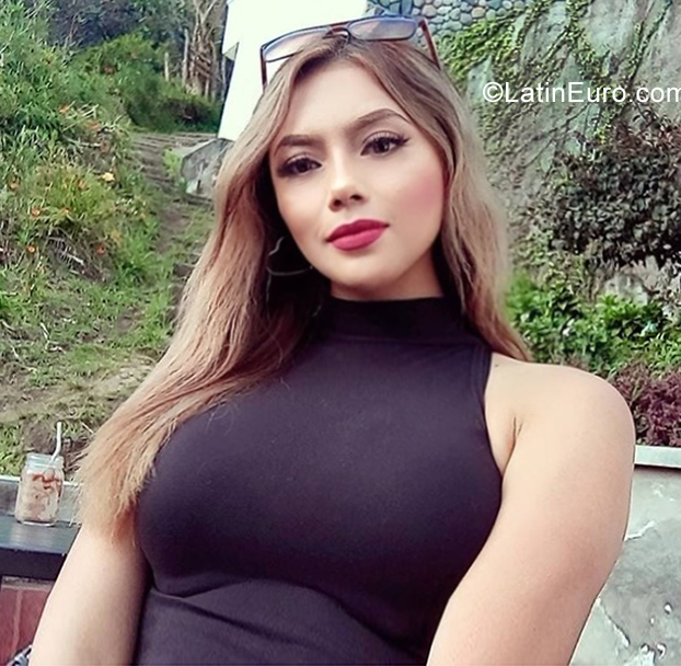 Date this good-looking Ecuador girl Lucely from Quito EC904