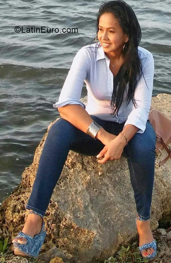 Date this nice looking Colombia girl Everlidis from Cartagena CO29763