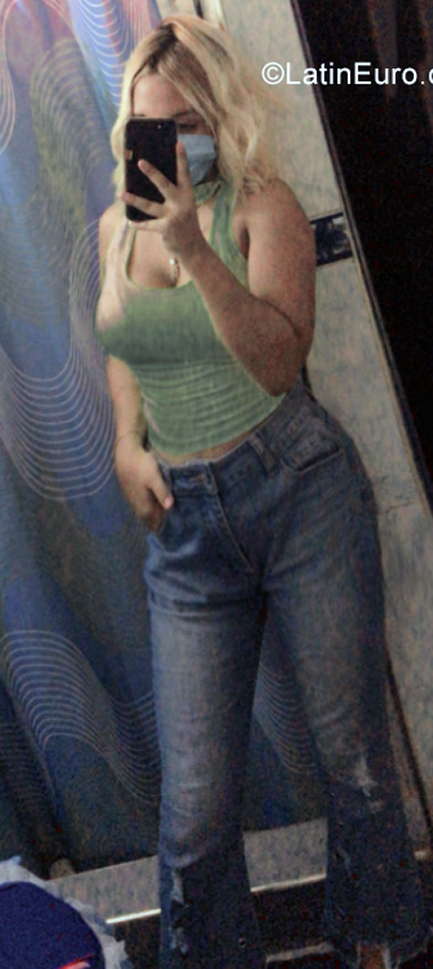 Date this foxy Venezuela girl Ana from Valencia VE3822