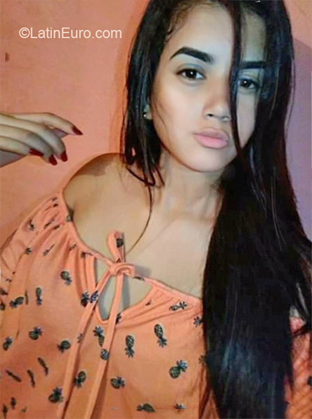 Date this beautiful Venezuela girl Alexandra from Valencia VE3831