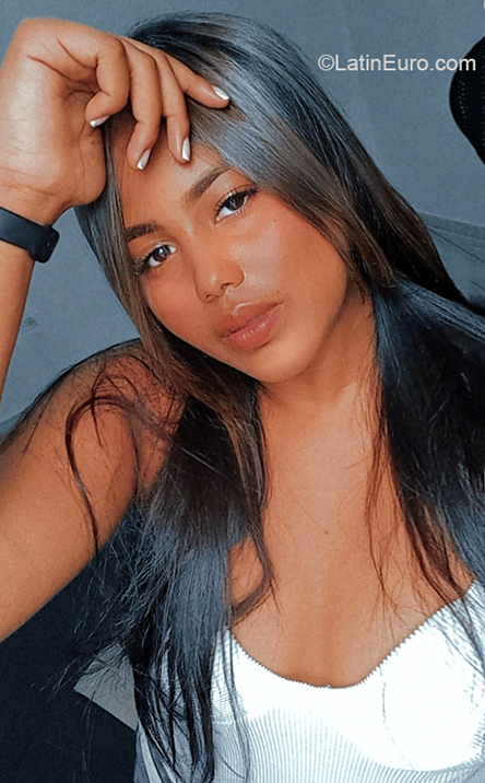 Date this stunning Colombia girl Eilyn from Cartagena CO30798