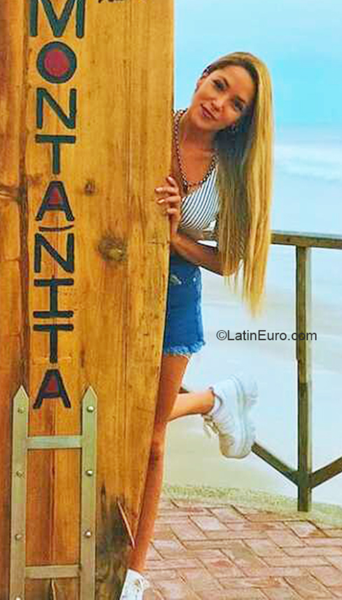 Date this pretty Argentina girl Marinne from Buenos Aires AR716