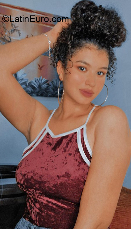 Date this delightful Venezuela girl Dangy from Valencia VE3876