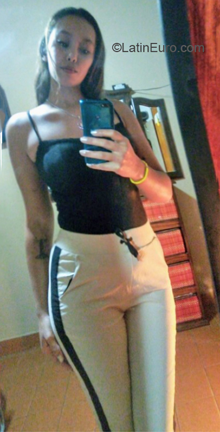 Date this voluptuous Argentina girl Carolina from Buenos Aires AR726
