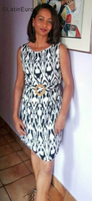 Date this attractive Brazil girl Mary from Sao Paulo BR11365