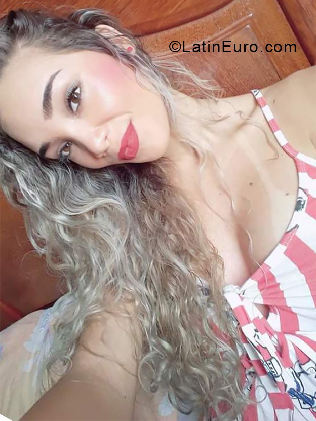 Date this nice looking Brazil girl Rapha from Rio De Janeiro BR11366