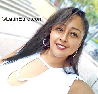 Date this attractive Colombia girl Mary from Medellin CO30856