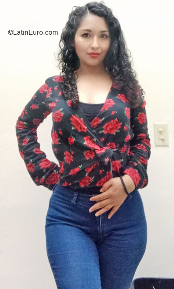 Date this fun Mexico girl Aengi from Monclova MX2406