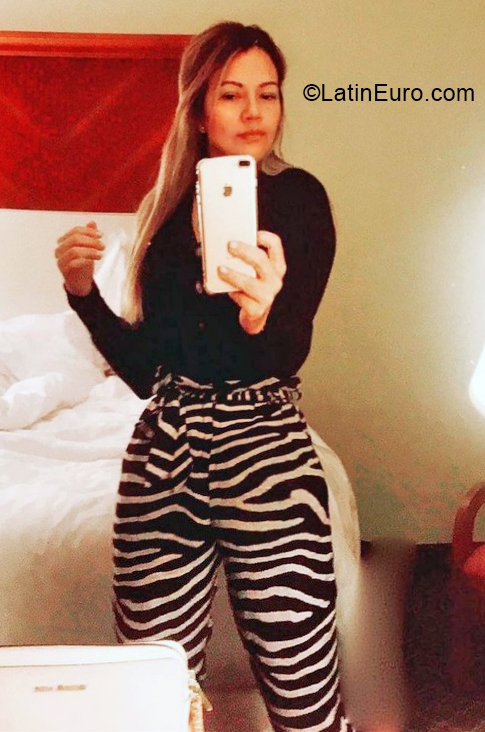 Date this funny Colombia girl Aubrey from Bogota CO30999