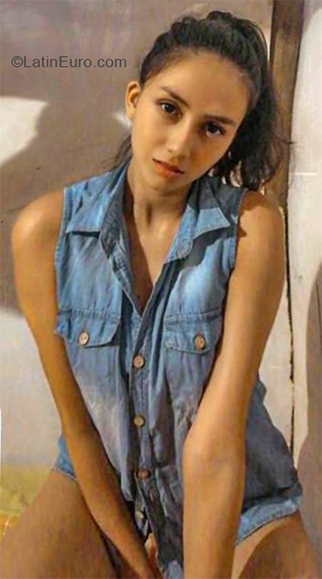 Date this exotic Peru girl Brice from Iquitos PE1884