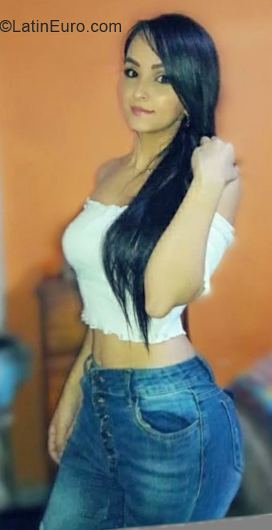 Date this beautiful Colombia girl Mar from cali CO30440