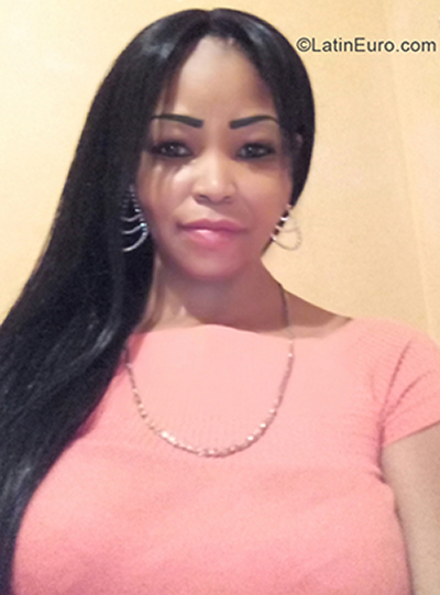 Date this hard body Colombia girl Yadira from Cali CO30475