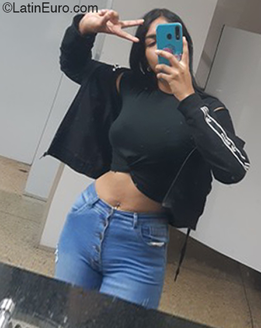 Date this pretty Venezuela girl Cristina beth from El tigre VE3988