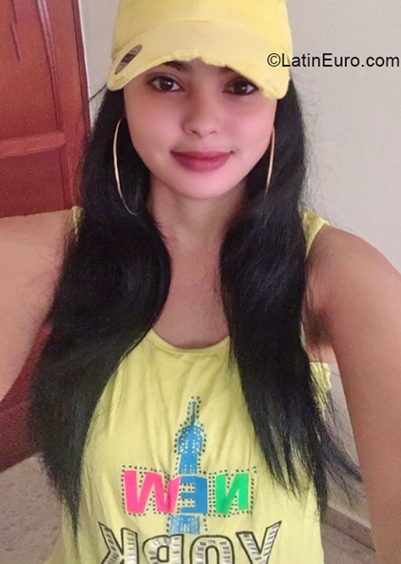 Date this delightful Dominican Republic girl Rosana from Bonao DO39977