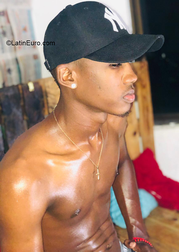 Date this pretty Colombia man Cristian from Buenaventura CO30517