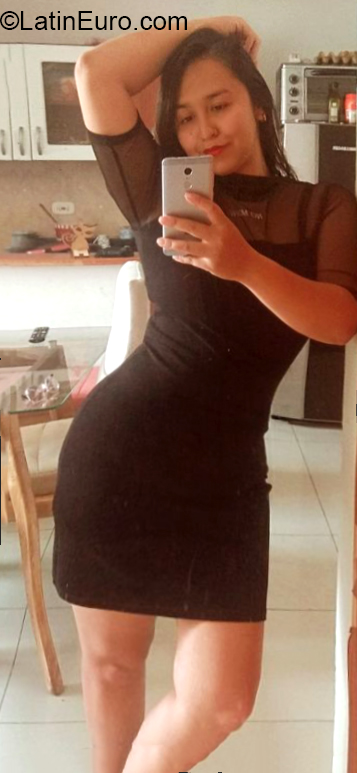 Date this sultry Colombia girl Nina from Medellin CO30534