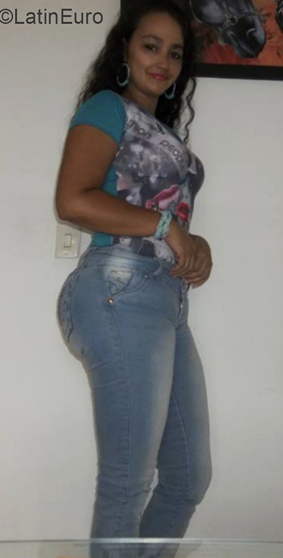 Date this lovely Colombia girl Claudia from Cali CO31287