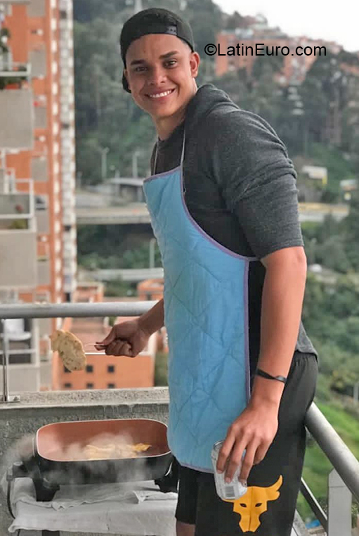 Date this pretty Colombia man Harrinson from Bogota CO30562
