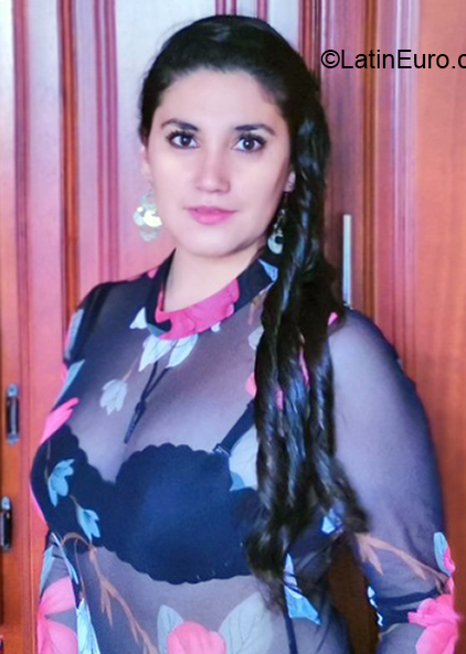 Date this voluptuous Ecuador girl Yoli from Quito EC835