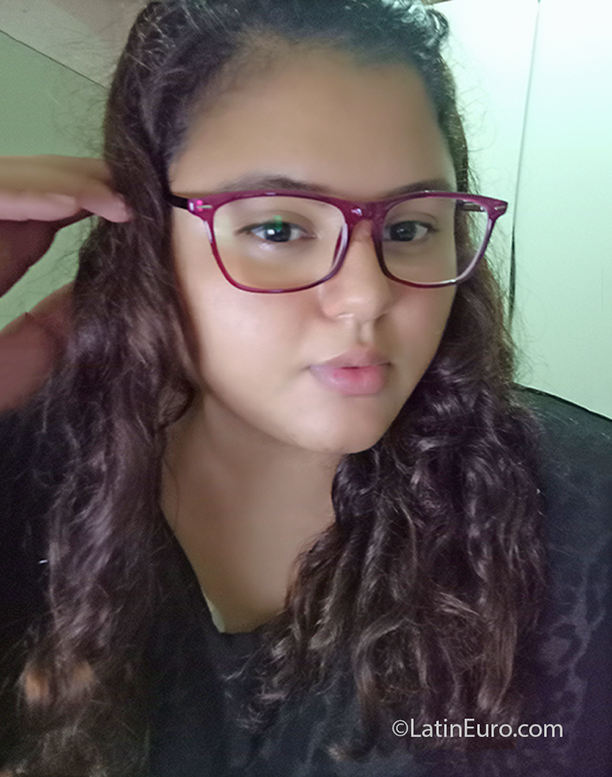 Date this happy Spain girl Sara from Seville ES641