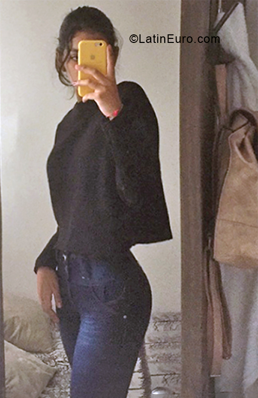 Date this athletic Colombia girl Natalia from Bogota CO30621