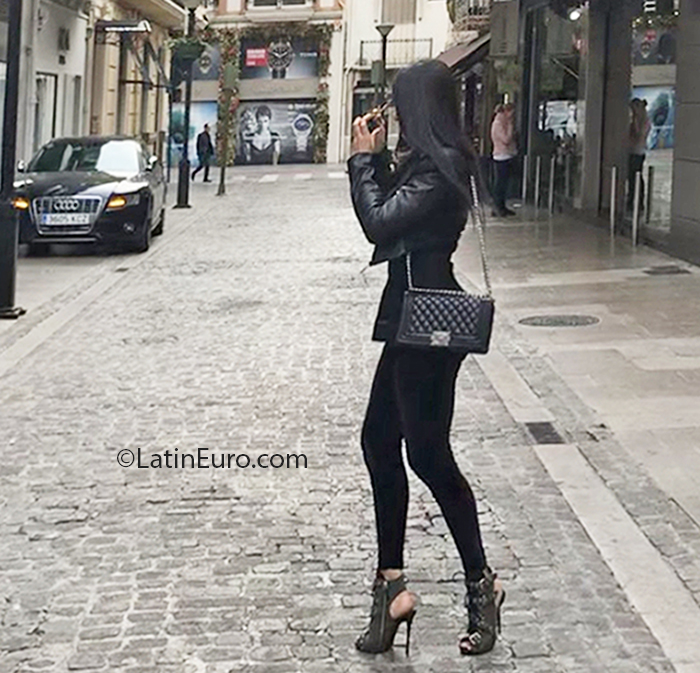 Date this sultry Spain girl Mari from Valencia ES646