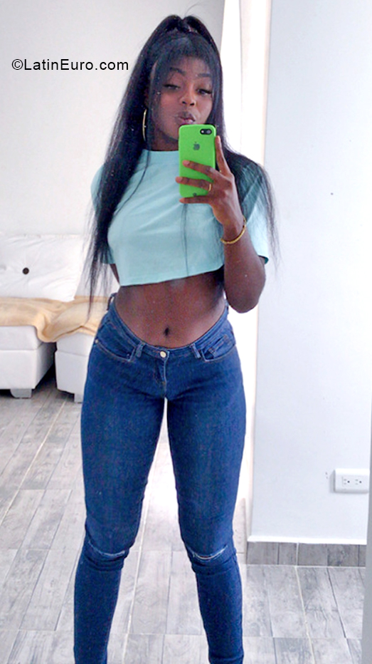 Date this sensual Colombia girl Yoselin from Cali CO30719