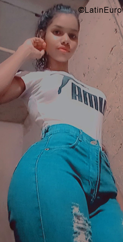 Date this attractive Venezuela girl Isaha from Ojeda VE4269