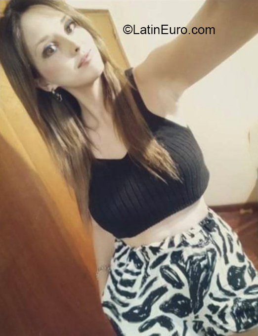 Date this attractive Argentina girl Agustina from Tucuman AR816