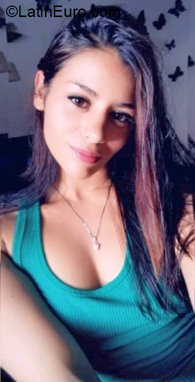 Date this hard body Costa Rica girl Andrea from San Jose CR481