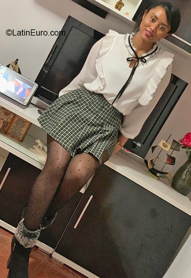 Date this young Spain girl Luca from Madrid ES652