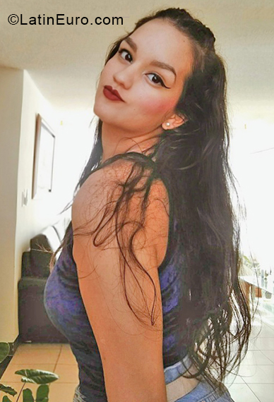 Date this hard body Venezuela girl Nelsimar from Caracas VE4053