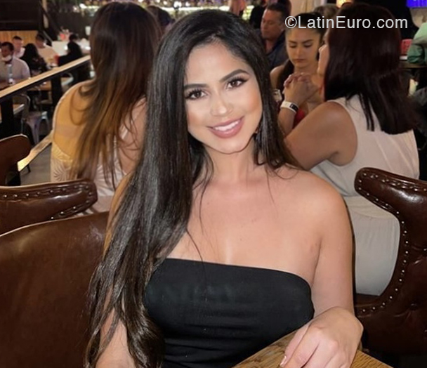 Date this nice looking Colombia girl Beatriz from Medellin CO30896